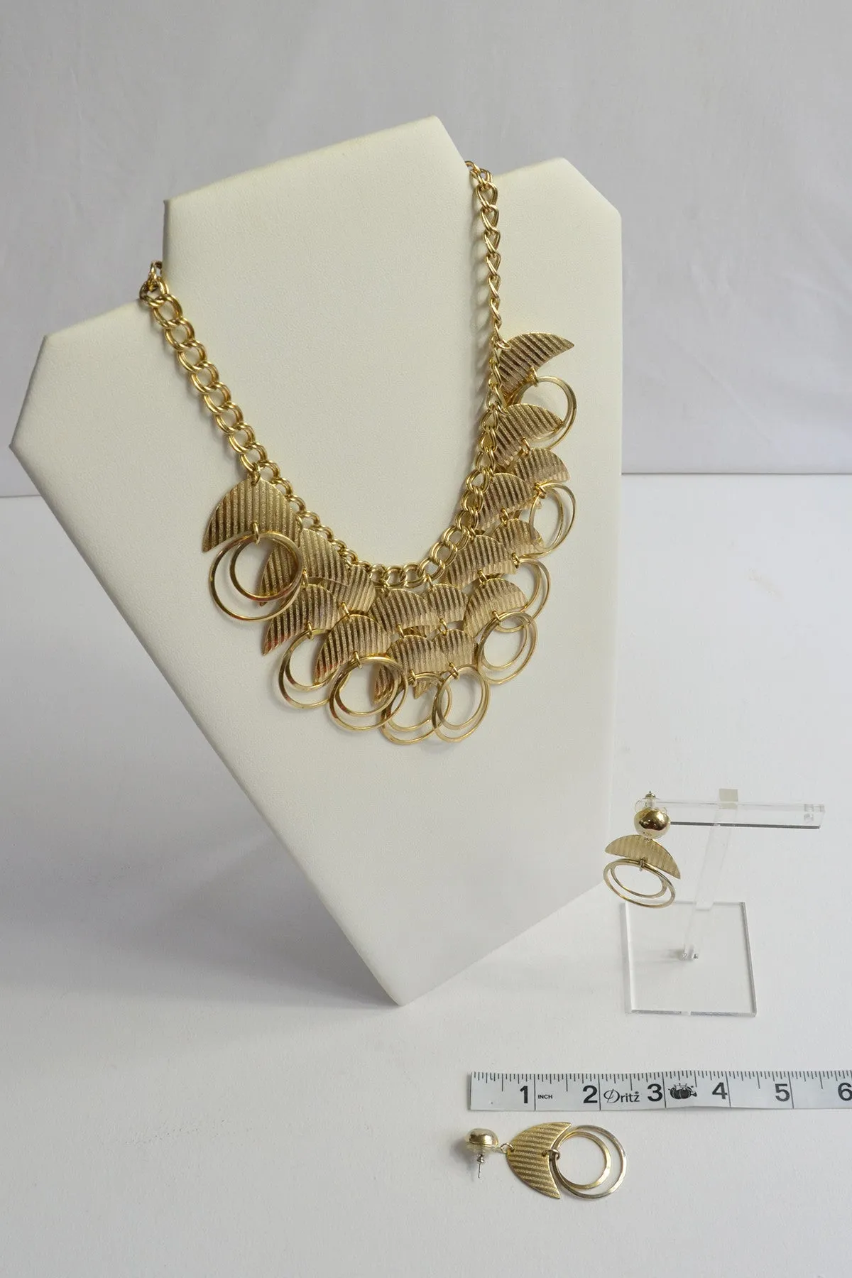 Vintage 1970s Gold Tone Crescent Moon and Open Rings Necklace and Earrings